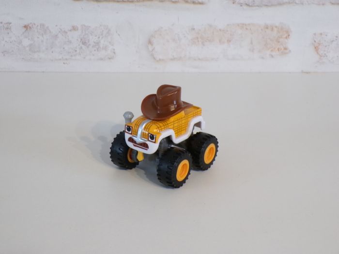 Monster Trucks - Bump Bumperman - Cowboy - Les monstres Machines (J5)