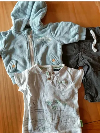 Ensemble pantalon  gilet  tee  shirt