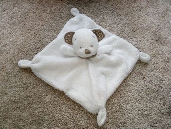 Doudou mouchoir blanc beige tête ours, chien , motifs  oreilles