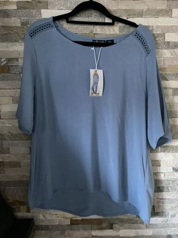 Blouse bleu clair neuve avec étiquette taille 38/40 M