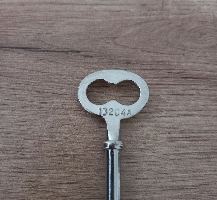 Clé en métal 9,6 cm / 132C4A " - photo numéro 5