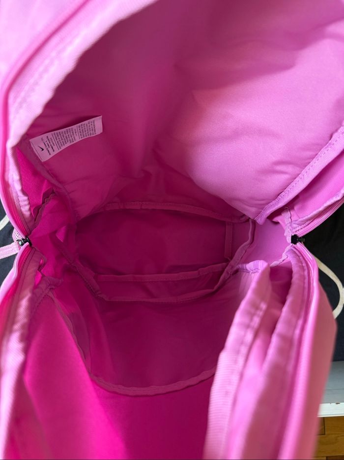 Sac à dos Nike rose avec trousse assortie – Neuf avec étiquettes - photo numéro 5