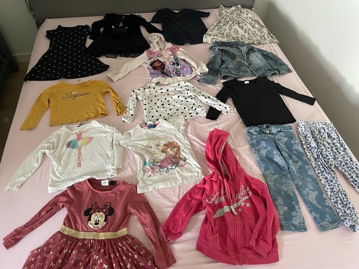Lot de vêtement fille 4 ans - photo numéro 7