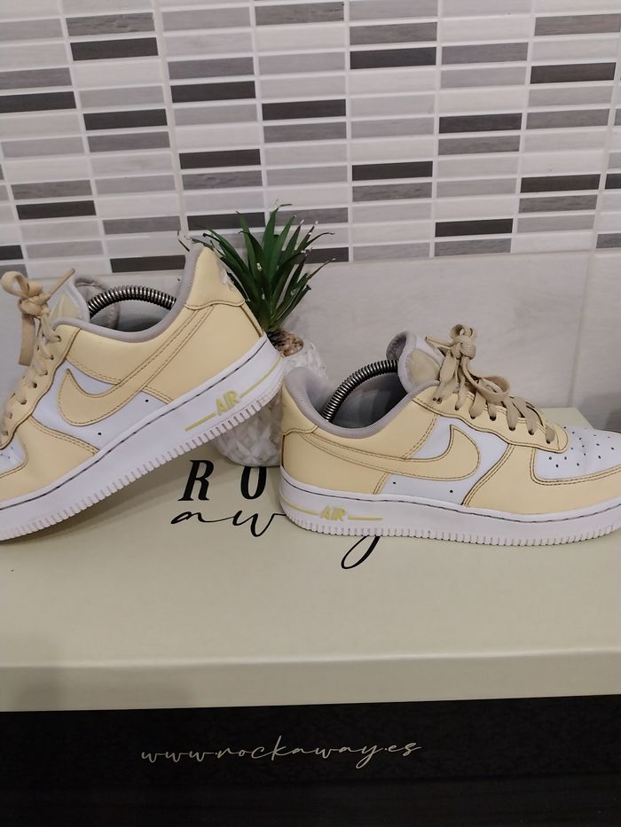 Baskets AIR force taille 37.5 - photo numéro 4