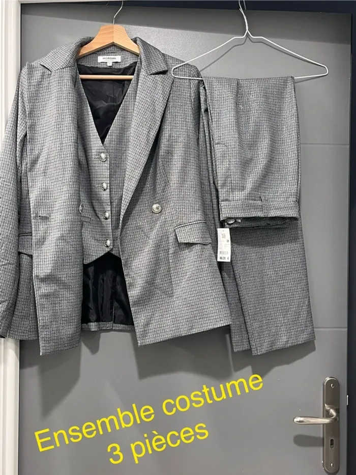 Ensemble tailleur 3 pièces Gris / argenté Morgan T38