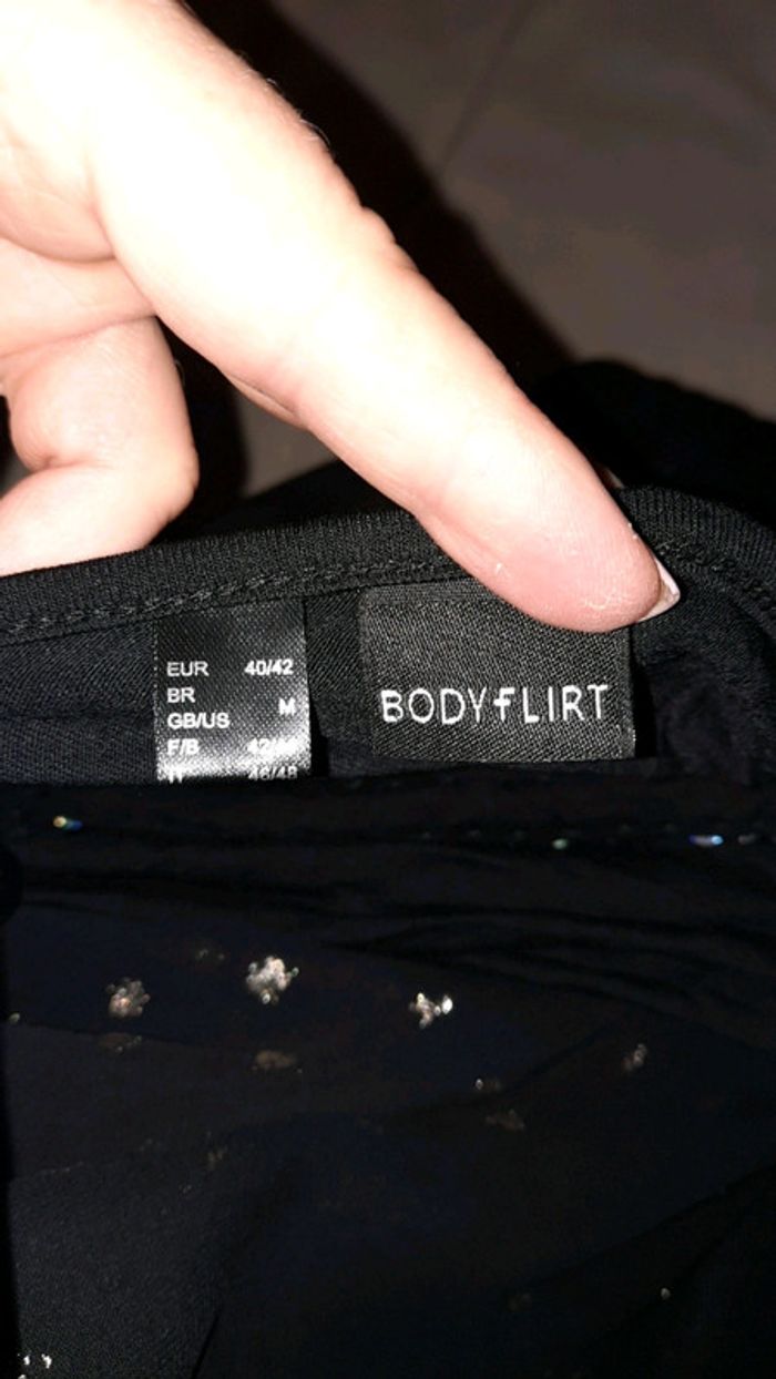 Top noir et strass - photo numéro 3