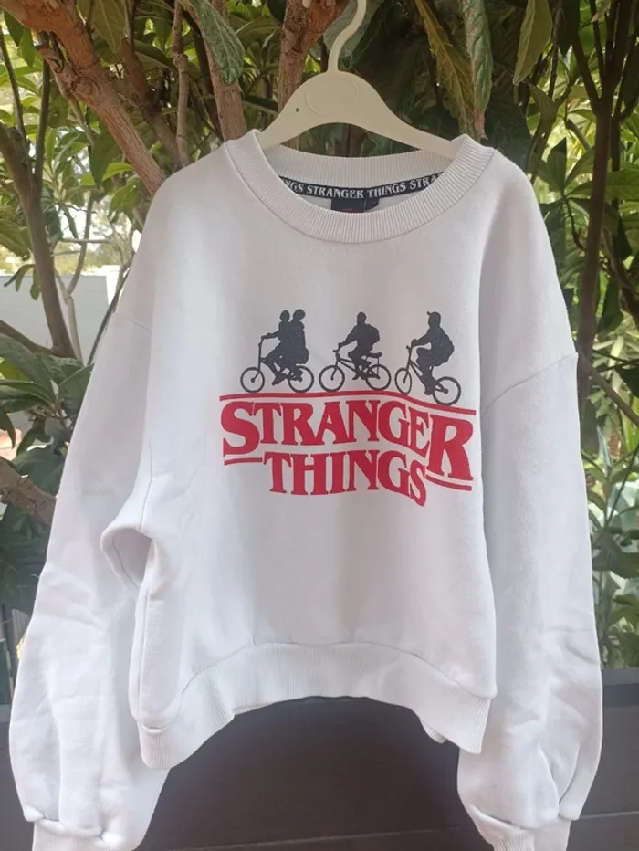 Pull blanc stranger things taille S - photo numéro 2