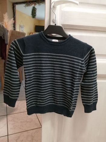 Pull garçon tape à l' oeil