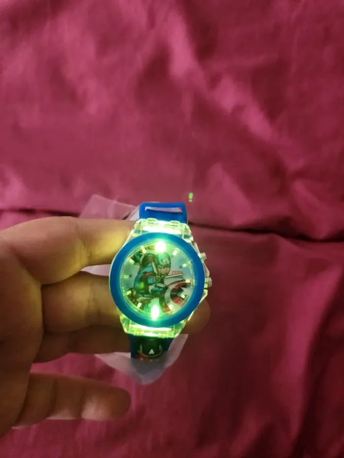 Montre lumineuse captain america - photo numéro 2