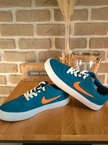 Baskets sneakers Nike Sb charge suédé bleu et orange