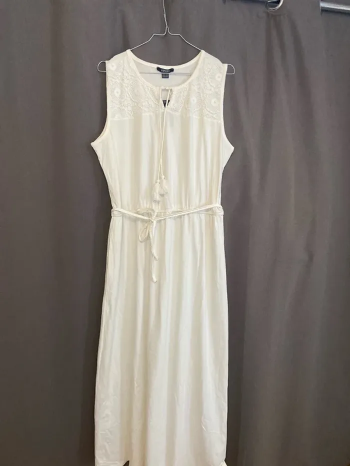 Robe longue neuve - photo numéro 2