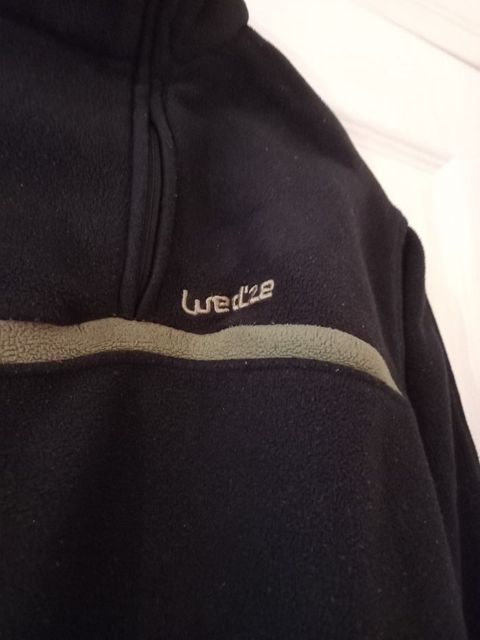 Sweat polaire noir et vert marque Décathlon taille 14 ans - photo numéro 2