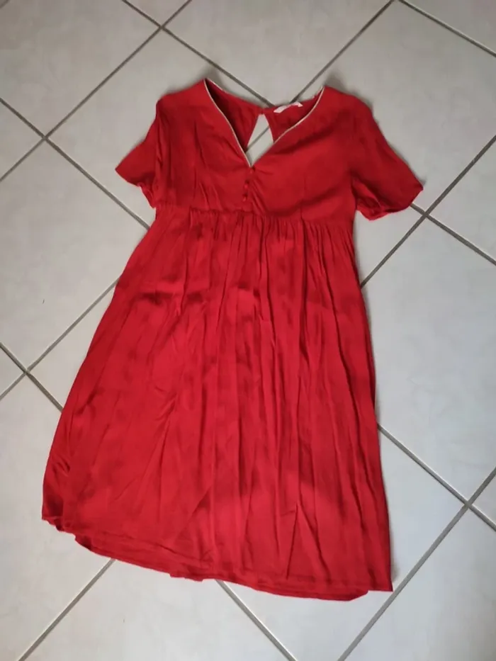 Robe rouge camaïeu
