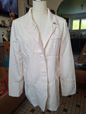 Blazer creme femme neuve taille 42 prix 6 euro