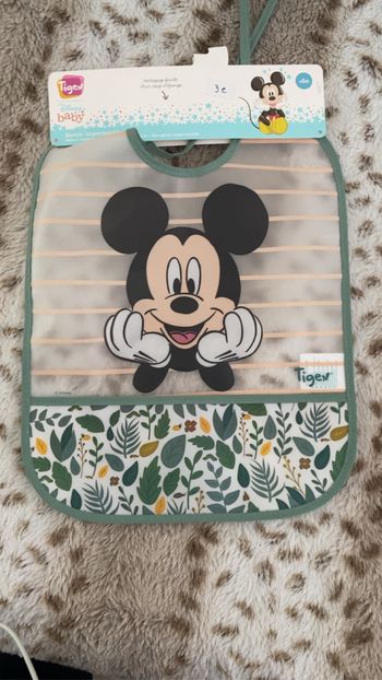 Bavoir Mickey en plastique