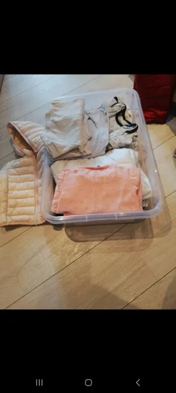 Caisse de 37 vêtements 18 mois