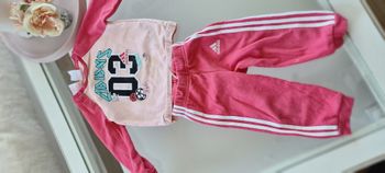 tres jolie ensemble survetement jogging adidas taille 9 / 12 mois  