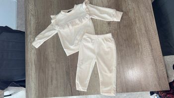 Ensemble peau de pêche (pull + pantalon)