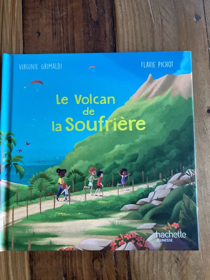 Livre le volcan et la soufrière