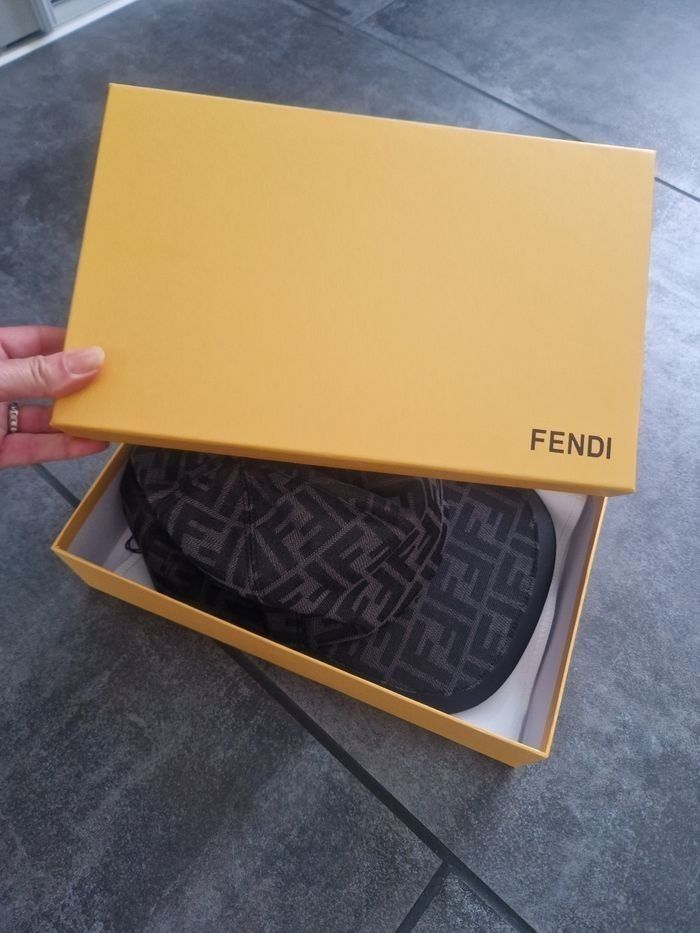 Casquette Fendi NEUVE - photo numéro 2