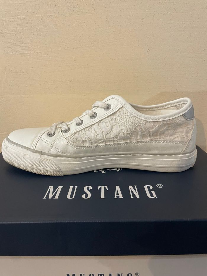 Chaussures blanches en dentelle Mustang T.38 - photo numéro 4