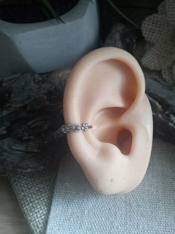 Clip oreille argenté avec zircons