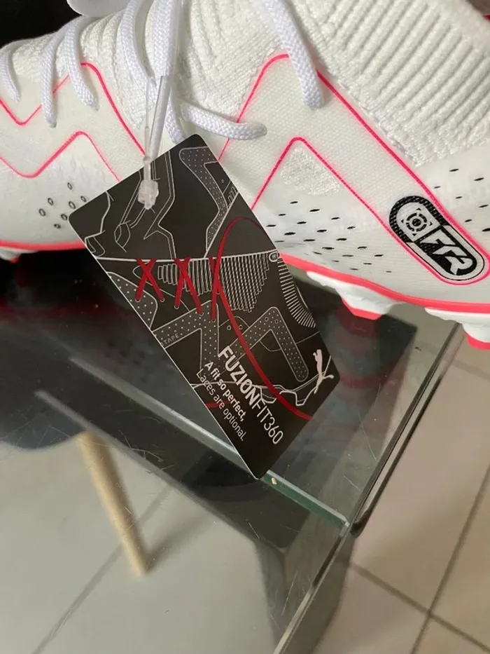 Crampons Puma neufs T38.5 - photo numéro 3