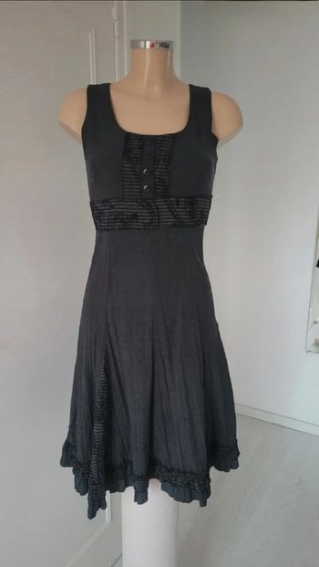 Robe grise et noire