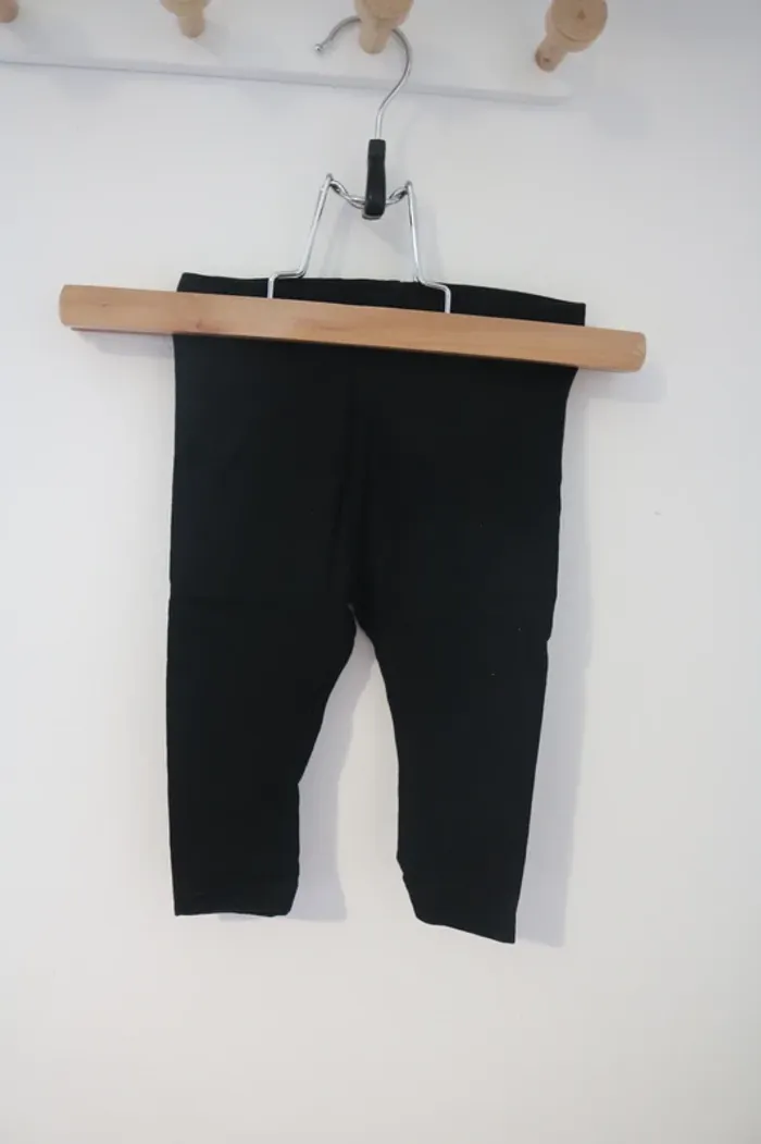 Ensemble haut Disney et legging Kiabi 6 mois - photo numéro 2