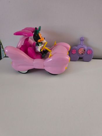 Cabriolet Rose avec figurine Minnie