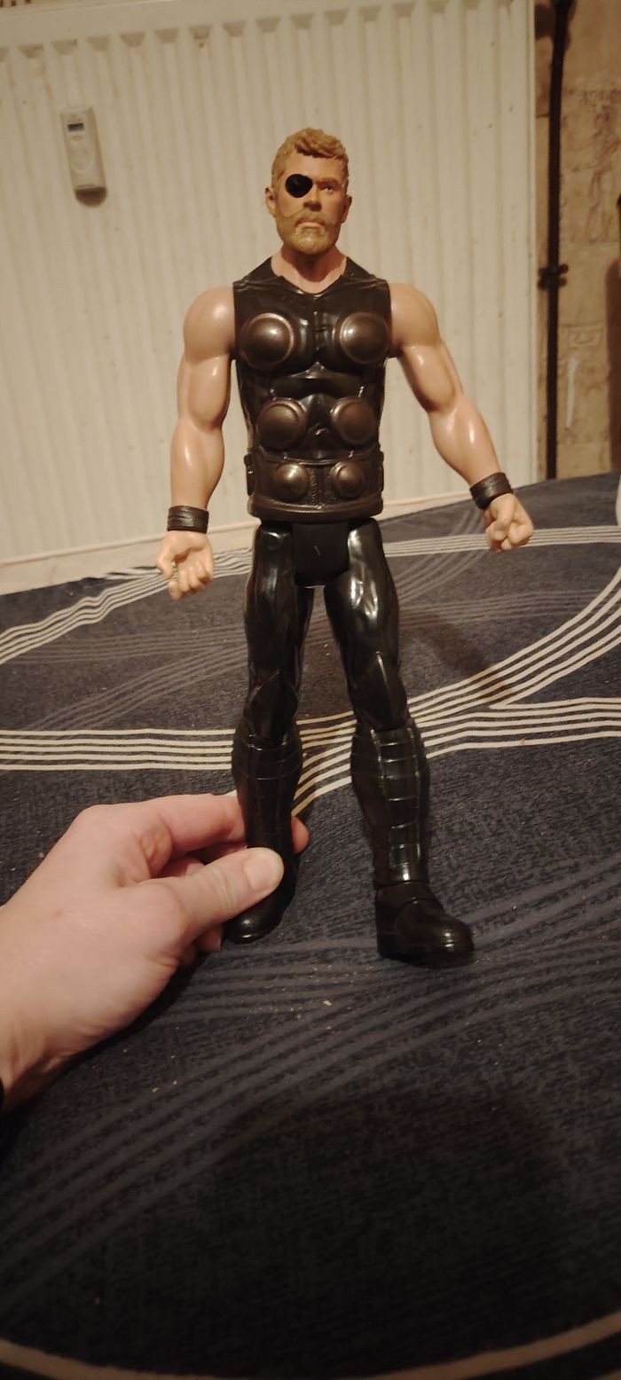 Vend figurine Thor avengers infinity war