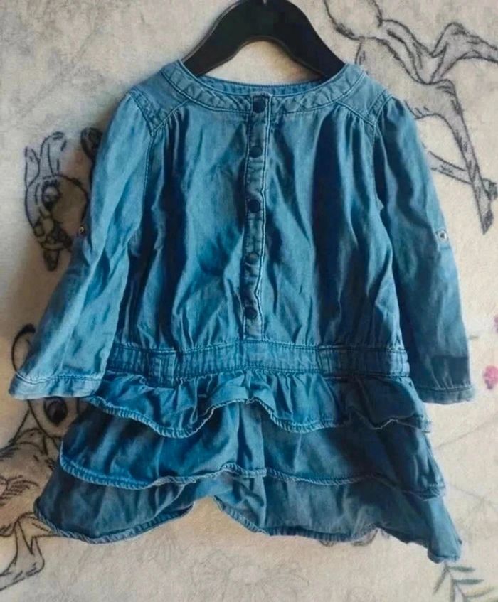 Robe en jean
Taille 9 mois