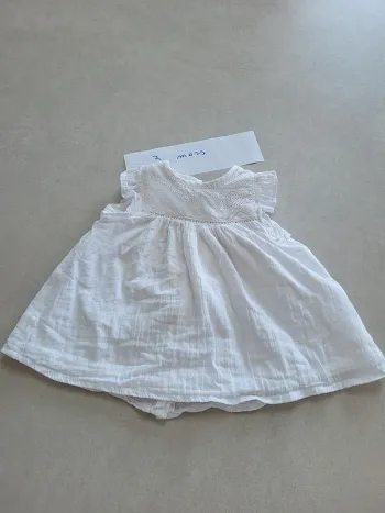 Robe blanche vertbaudet 3 mois