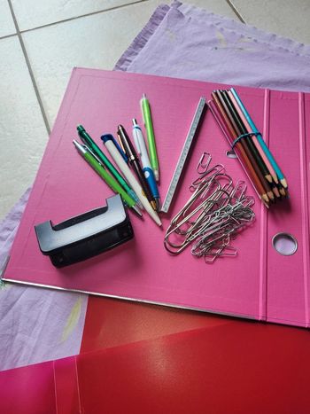 Lot fourniture scolaire fuchsia