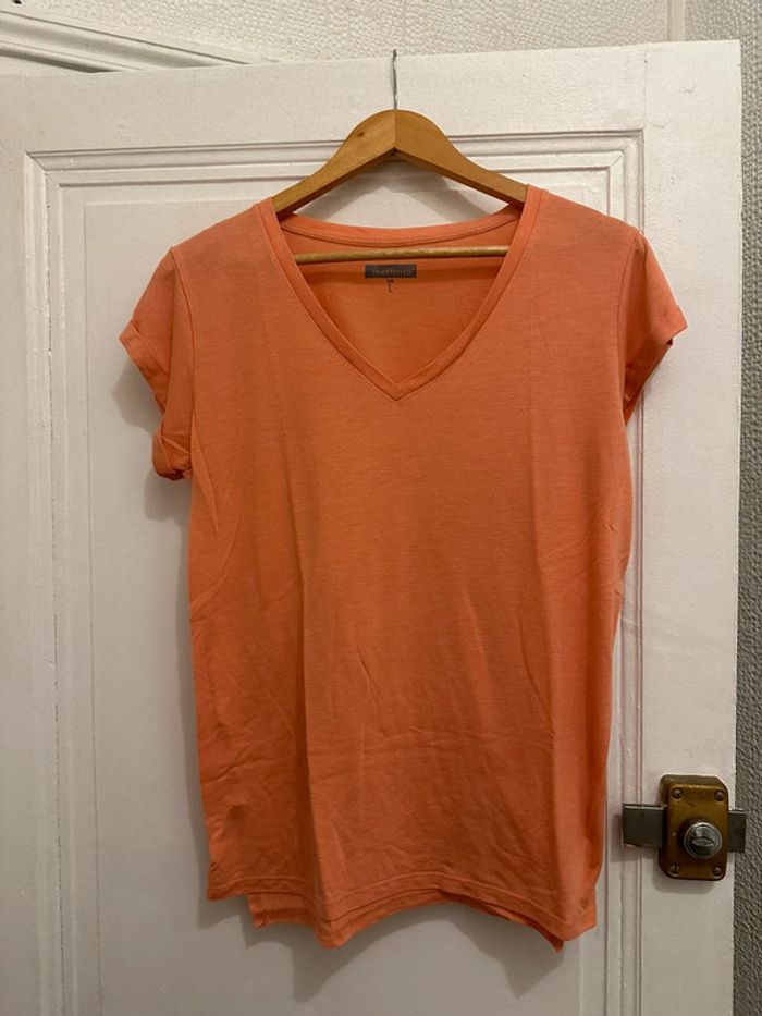 T shirt col v orange L in extenso