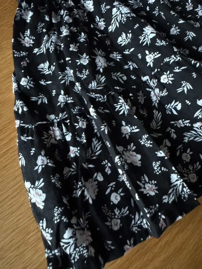 Robe ML fluide fond noir et petites fleurs blanches - Taille 4 Ans - photo numéro 5