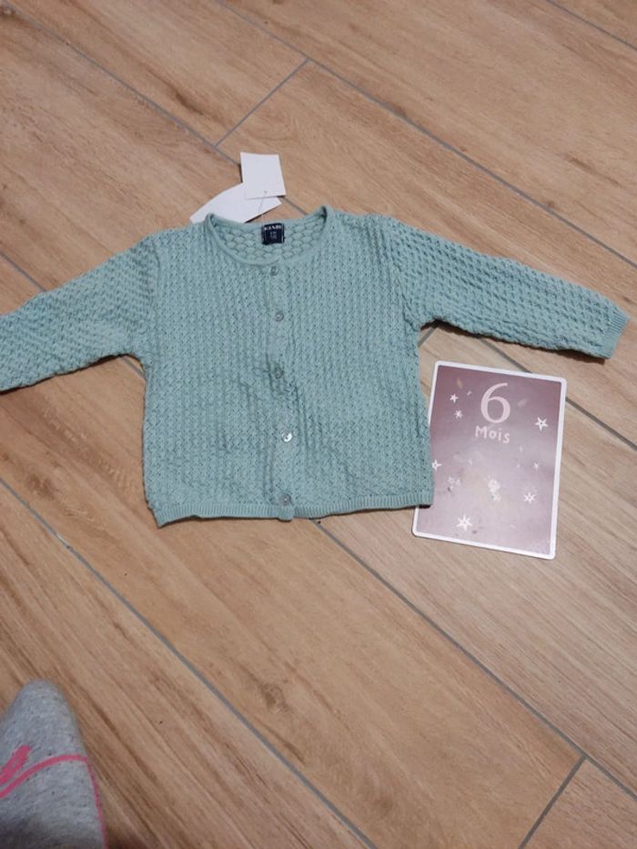Gilet ajouré Kiabi neuf avec étiquette 6 mois