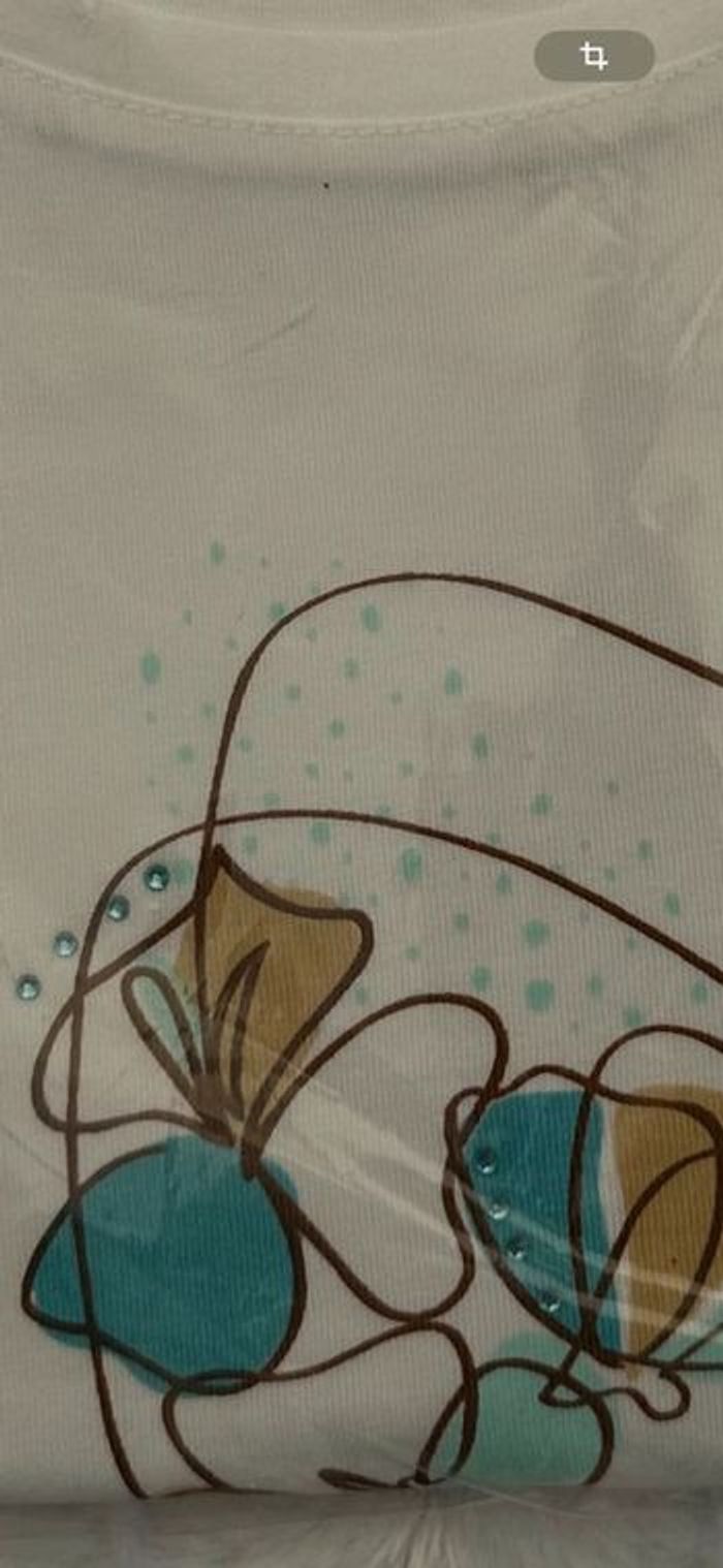 T-shirt avec strass bleus - photo numéro 2