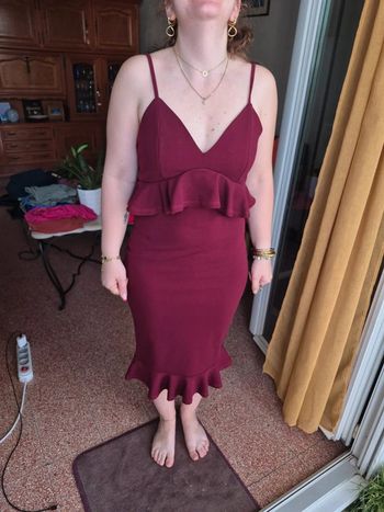 Robe uni à bretelle et volant