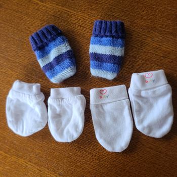 Lot de moufles bébé 