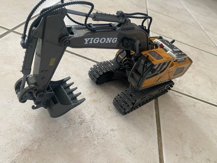 Pelleteuse telecommande avance recule tourne pivote bras articulé - photo numéro 7