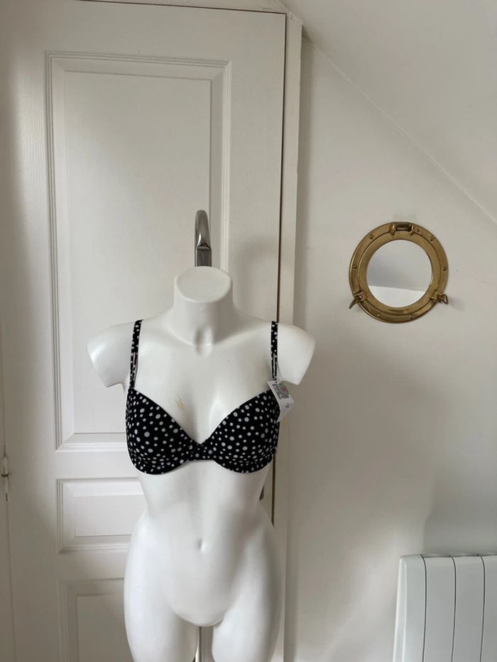 Soutien-gorge à pois - photo numéro 2