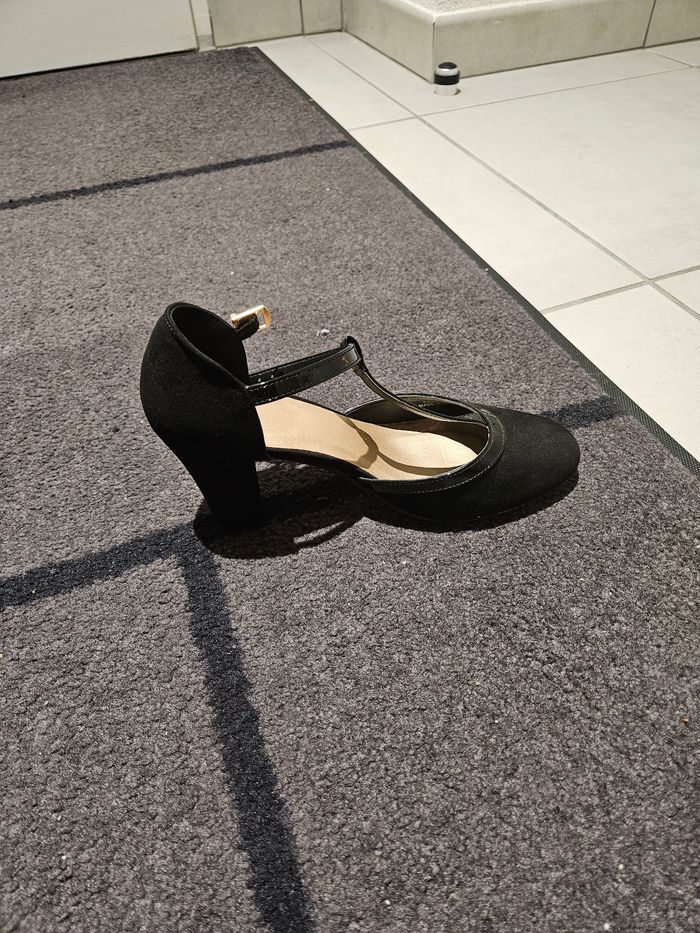 Chaussure vintage à talons - photo numéro 2