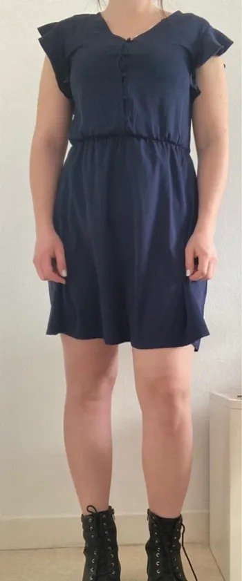 Robe fluide bleu marine.