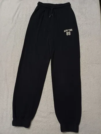 Pantalon de jogging noir XS Kiabi (réf perso G-P54)(familleac72)