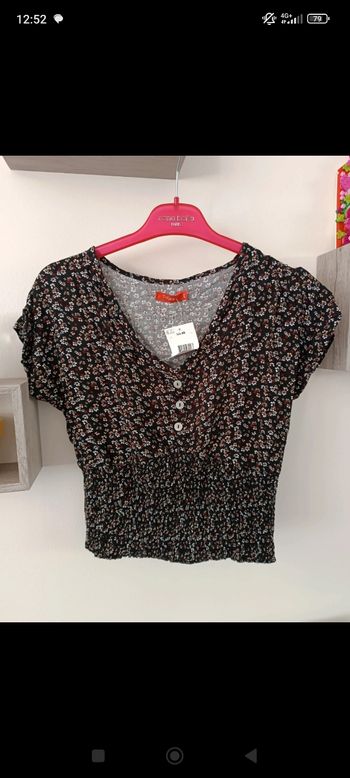 Crop top fleurs taille xs