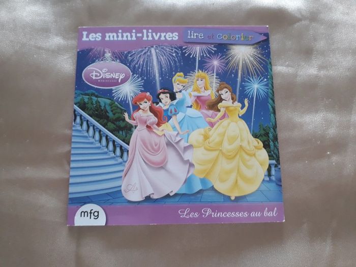 Mini Livre puzzle + mini livre à lire et colorier Princesses Disney - photo numéro 6