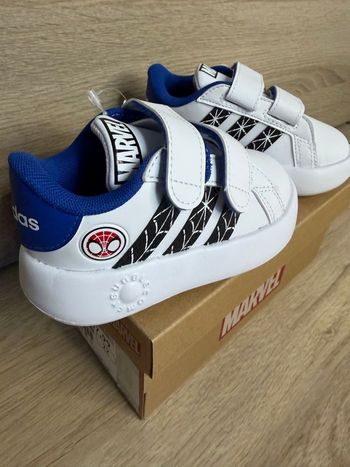 Chaussure Adidas Marvel Spiderman taille 22