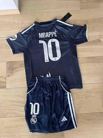 Maillot short mbappe real madrid