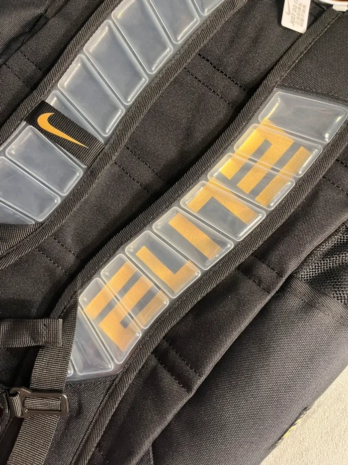 Sac à dos Nike Elite couleur Black/Gold Swoosh – 33L - photo numéro 4